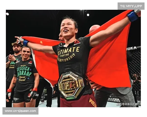 村MMA赛事现场：张伟丽与观众互动，签名会气氛热烈