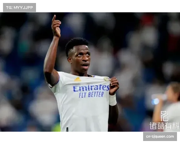 关键对决：阿诺德与维尼修斯在边路的数次一对一攻防全景回放